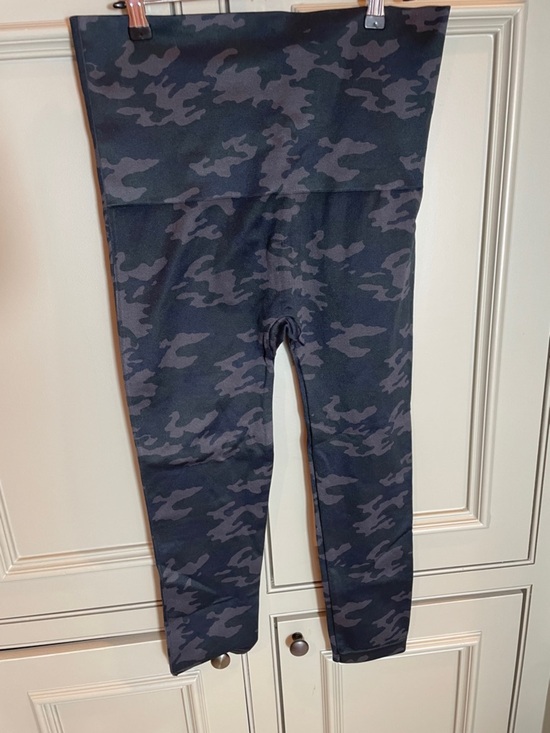 SPANX Pants - SPANX Women’s 3XL Camo Leggings Great Compression in Black & Gray Tummy Control